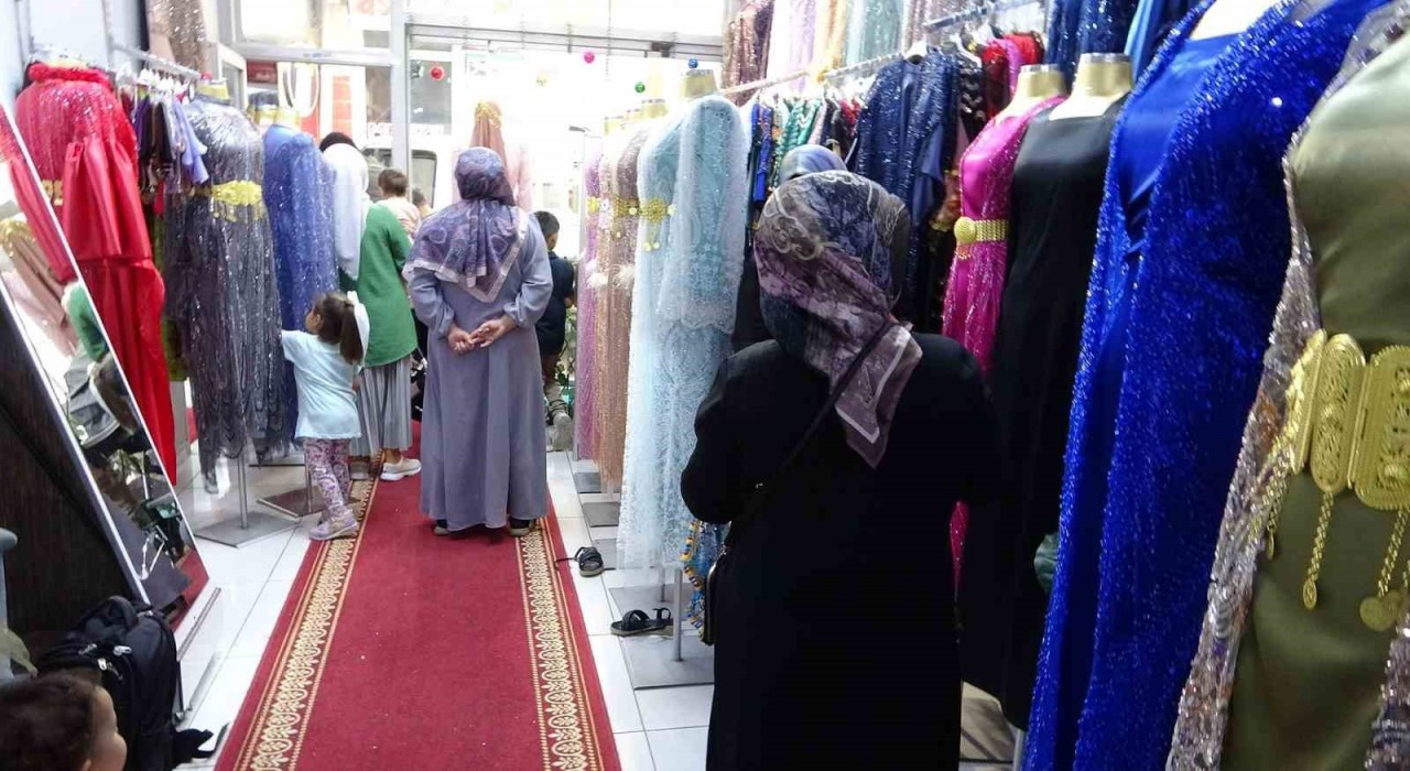 Vanda yöresel kıyafetlere yoğun ilgi