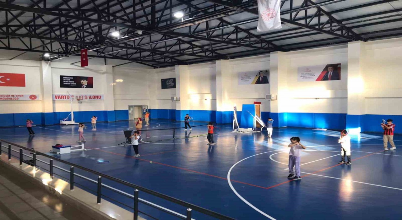Vartoda kort tenisi kursu yoğun ilgi görüyor
