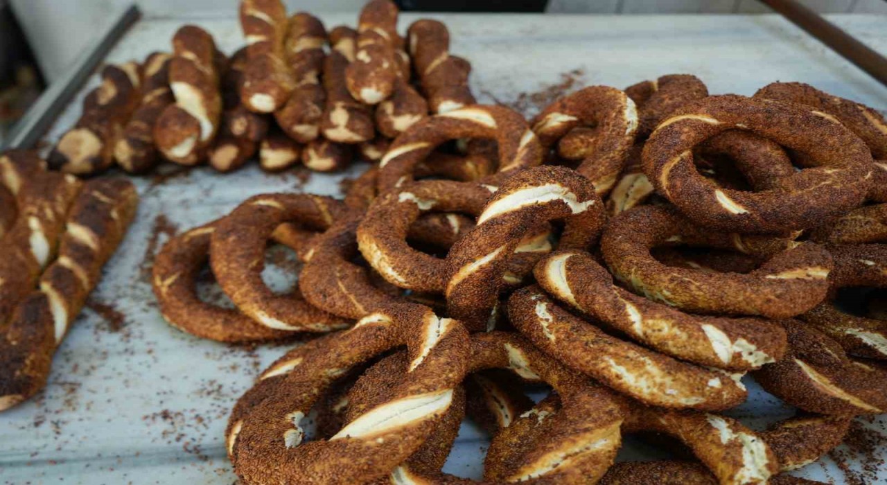 Vedat Milor İzmit simidi övdü, ortalık karıştı