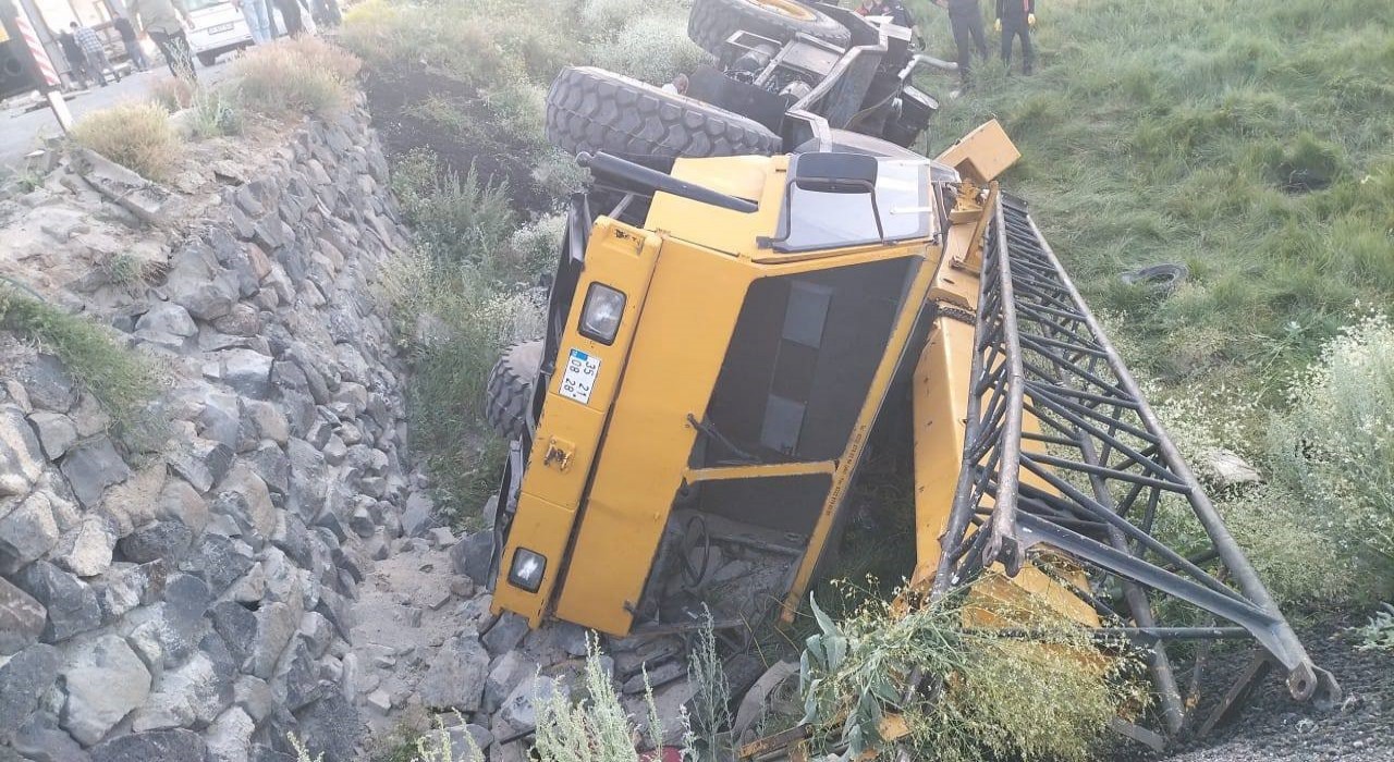 Vinç operatörü kurtulmaya çalışırken canından oldu