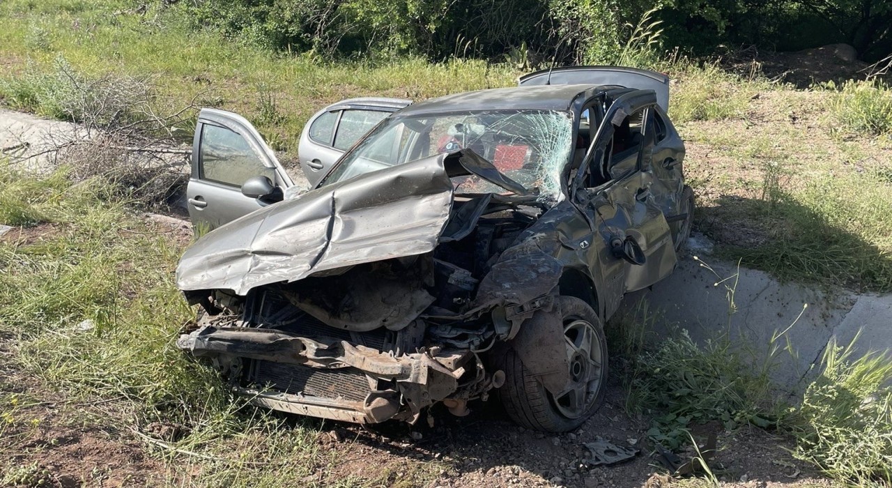 Virajı alamayan araç şarampole devrildi: 10 kişi yaralandı