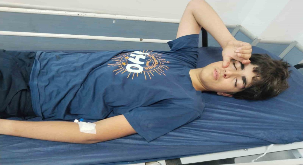 Voleybol filesine takılan öğrenci ölümden döndü: O anlar kamerada