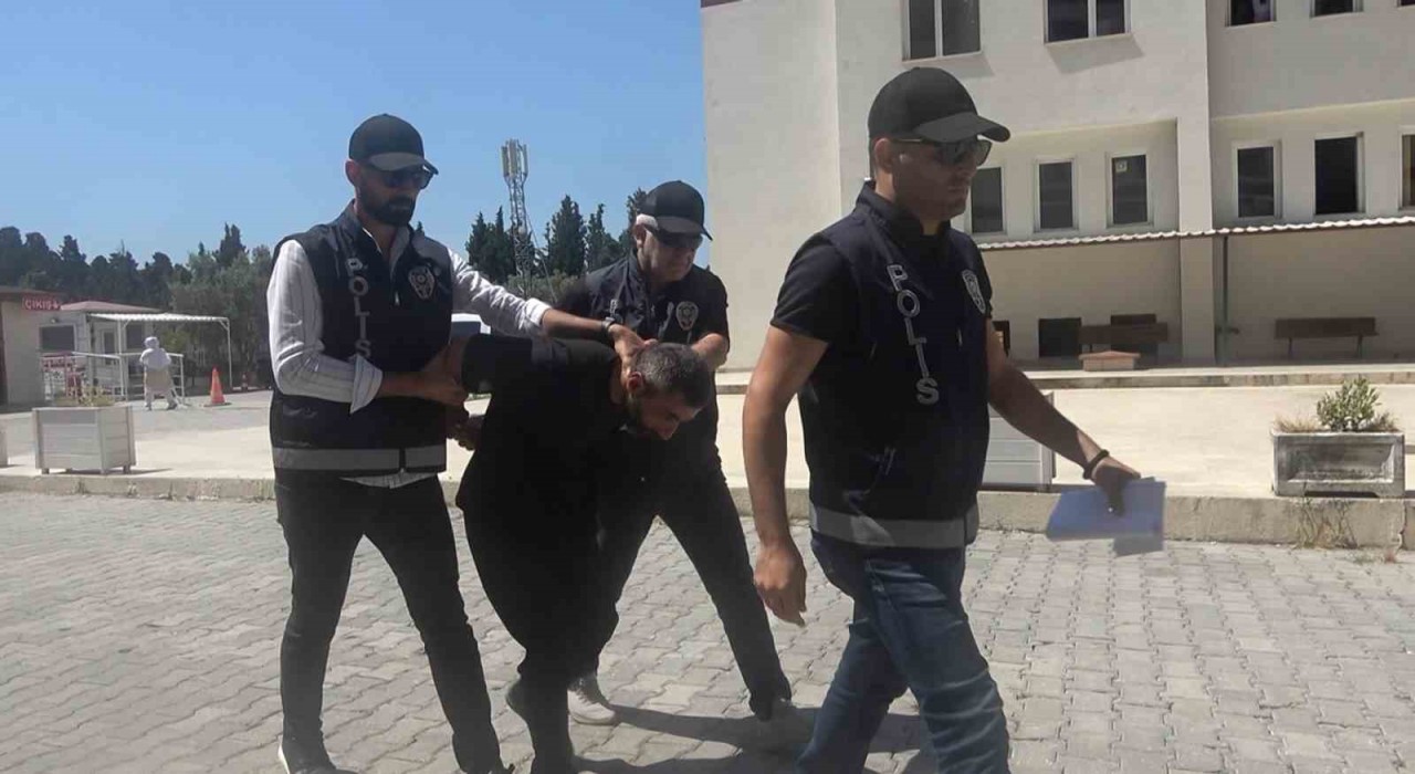 Yalovada alkol alırken tartıştığı arkadaşını boğazından bıçaklayarak öldüren zanlı adliyede