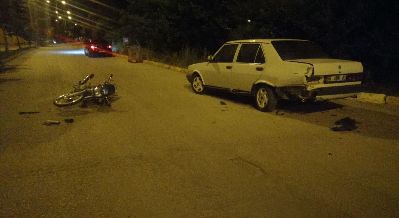 Yalvaçta park halindeki araca çarpan 17 yaşındaki motosiklet sürücüsü ağır yaralandı