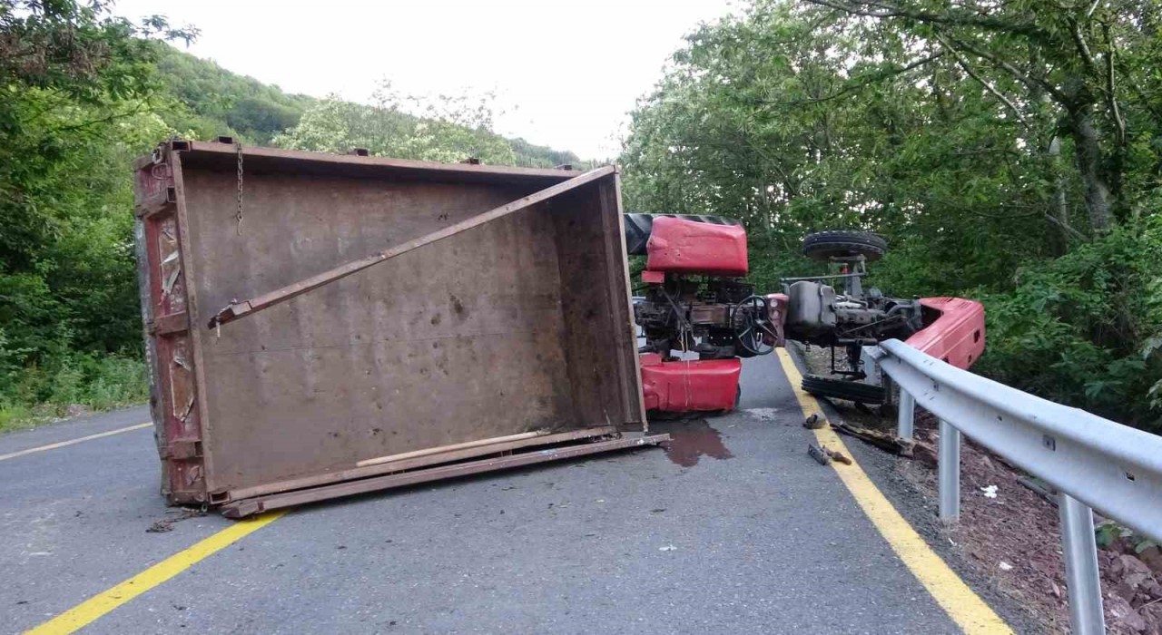 Yan yatan traktörün altında kalan sürücü ağır yaralandı