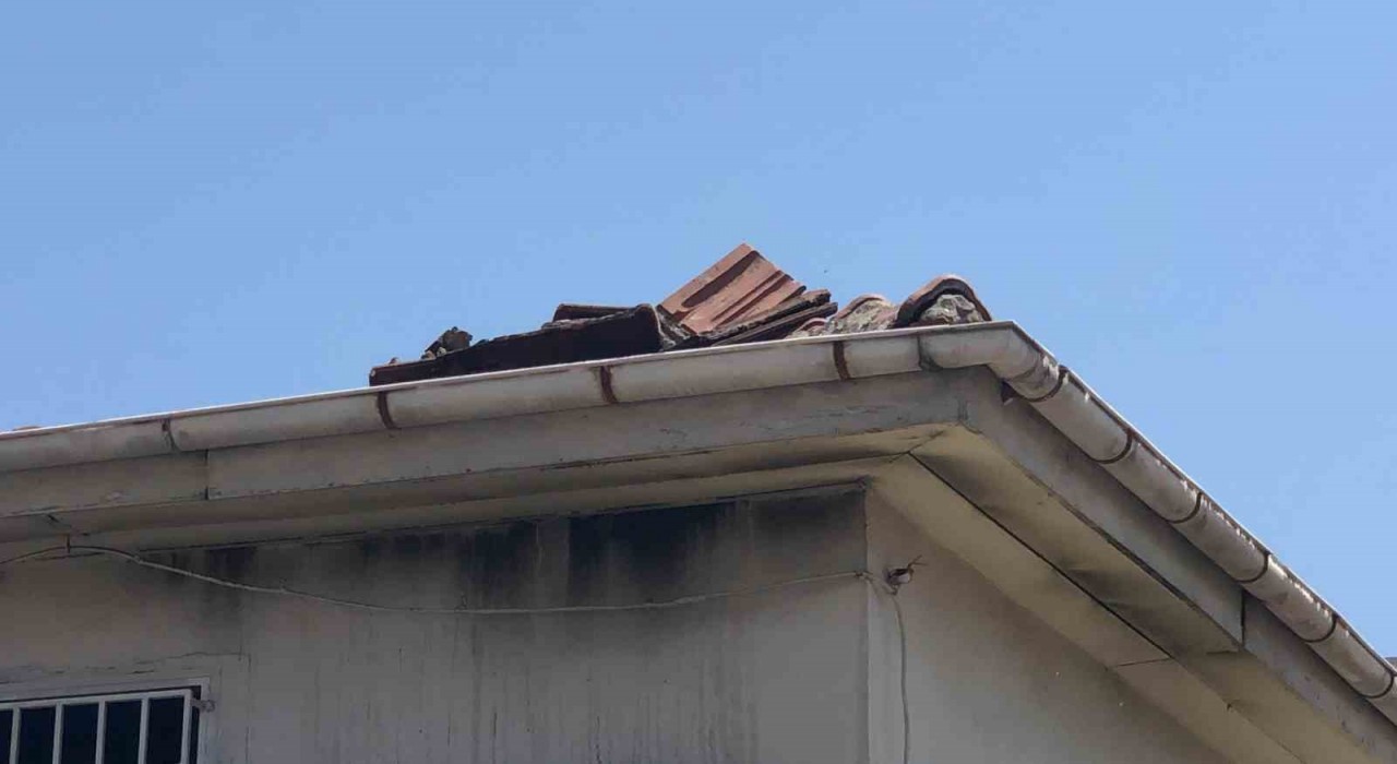 Yangın esnasında duyarsız vatandaşlar, ekiplere zorluk çıkardı