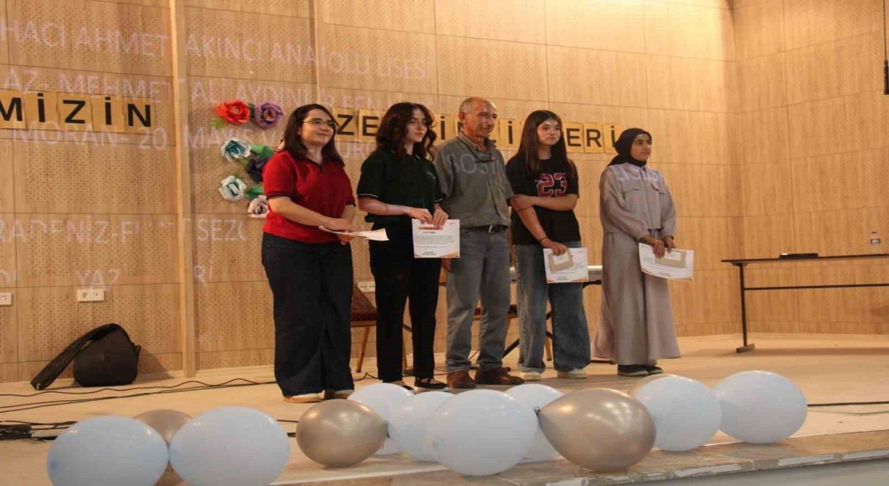 Yazar Remzi Kokargül kitap gelirini öğrencilere bağışladı