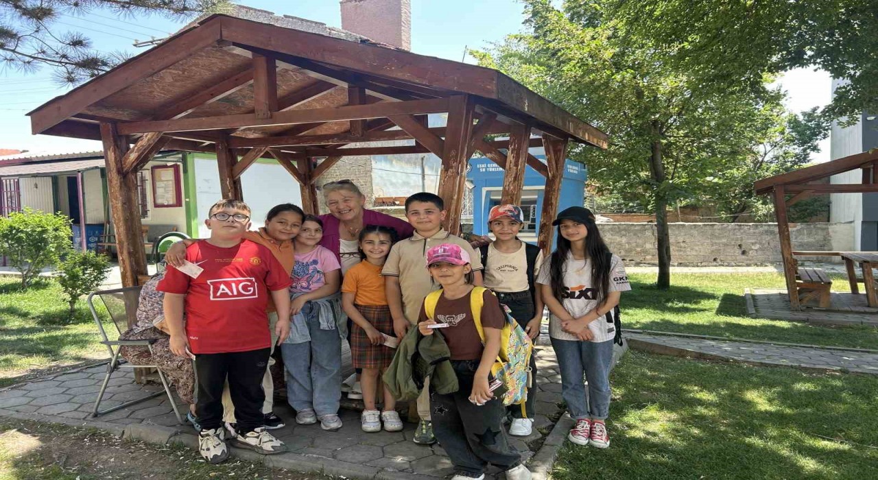 Yeşiltepede harçlıklar muhtar teyzelerinden