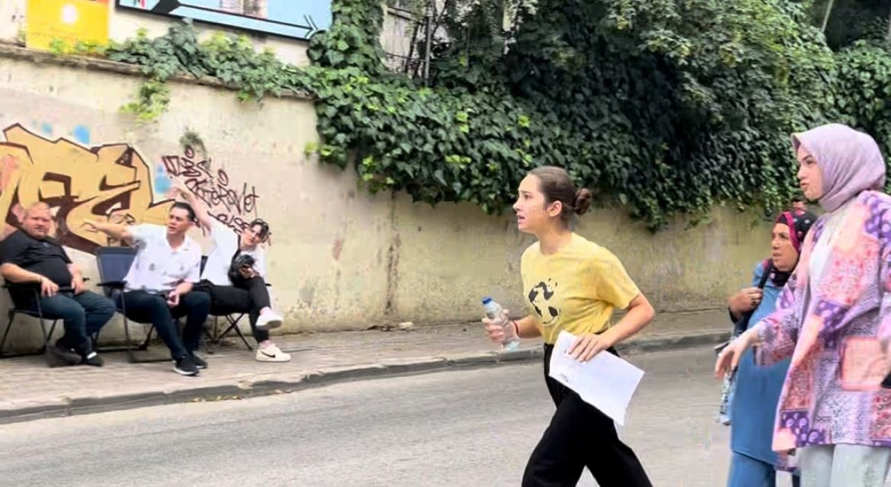 YKSde dakikalarla yarış film sahnesini aratmadı 1 dakika kalaböyleyetişti
