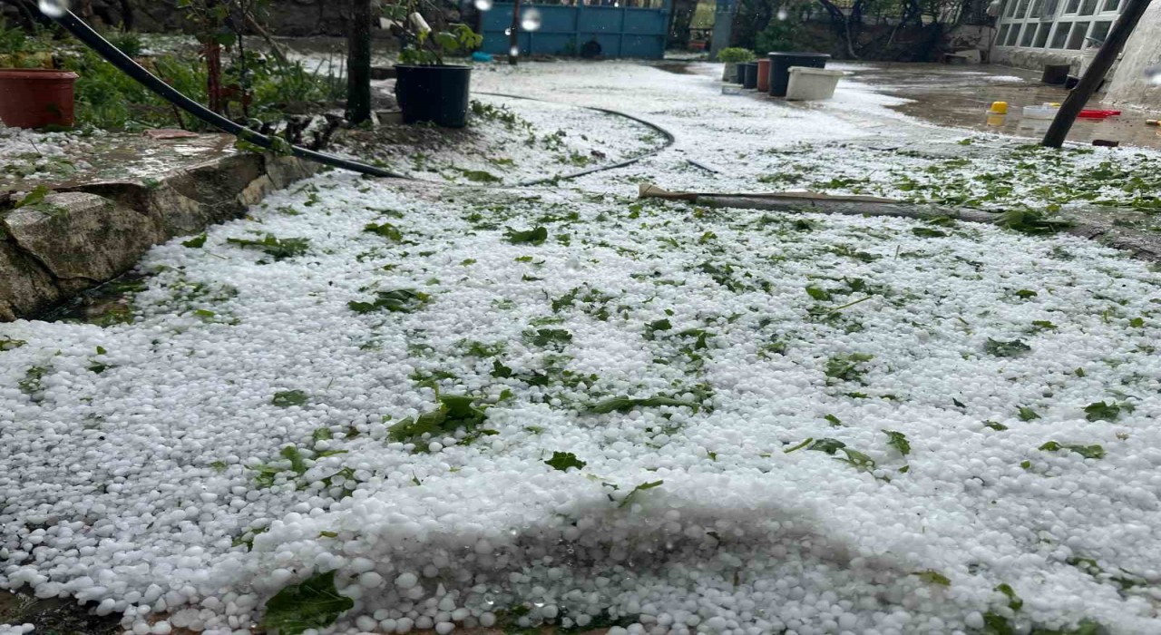 Yozgatı etkisi altına alan dolu, bazı bölgeleri beyaza bürüdü