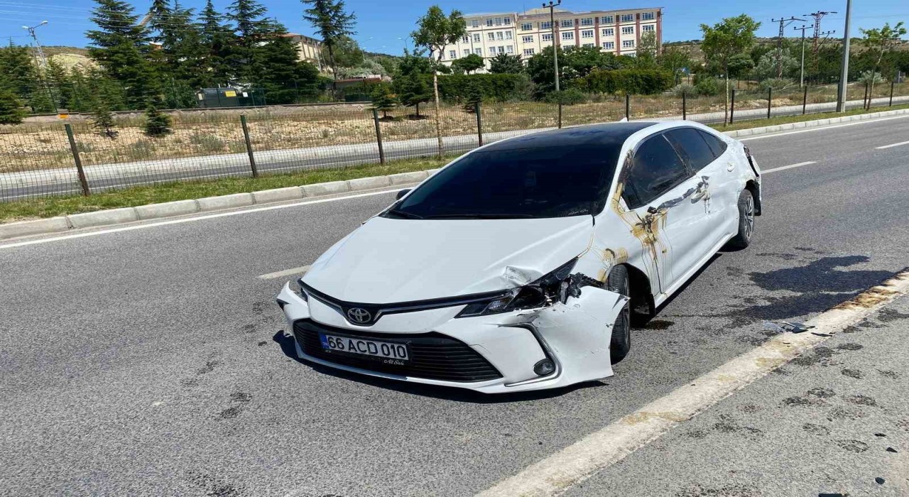 Yozgatta 2 araç çarpıştı, 2 kişi yaralandı