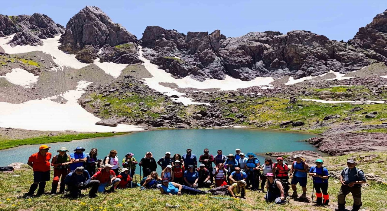 Yüksekovanın doğası turistleri büyüledi