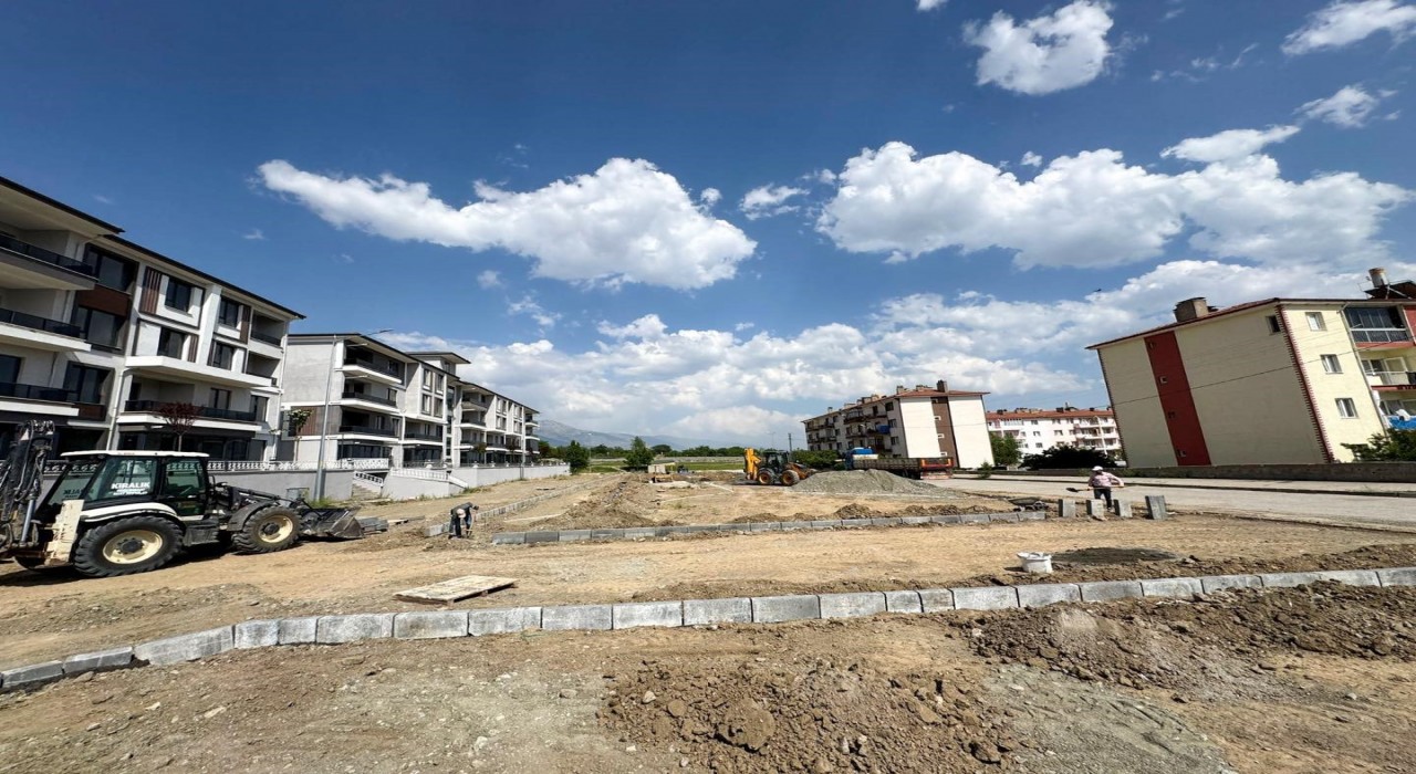 Yunus Emre Mahallesinde yeni çocuk parkı yapımına başlandı