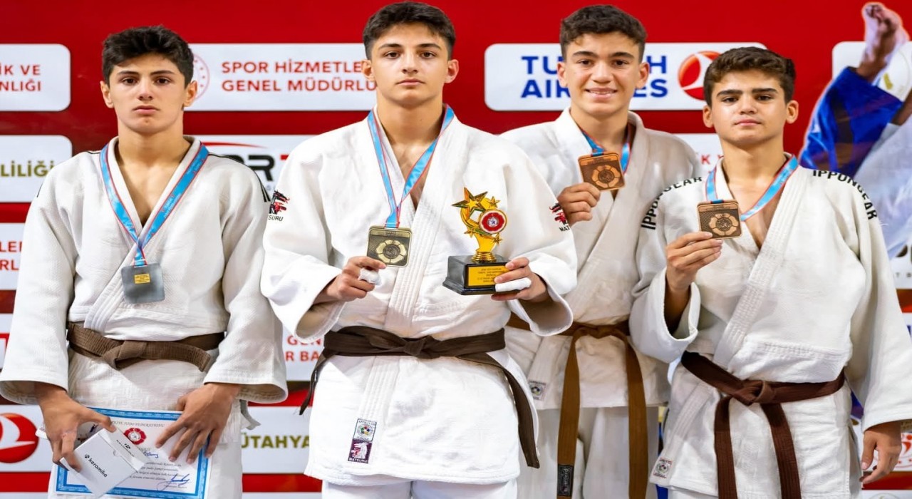 Yunusemreli judocular Kütahyada Manisanın gururu oldu