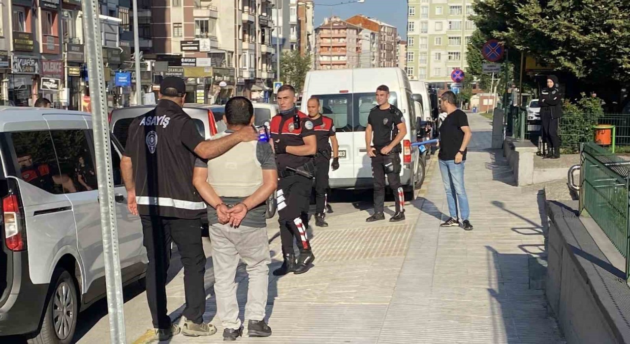 1 kişinin öldüğü, 7 kişinin de yaralandığı silahlı çatışmanın şüphelileri adliyede