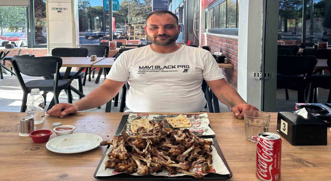 1 saatte 100 kanat yiyip üstüne 15 bin lira kazandı