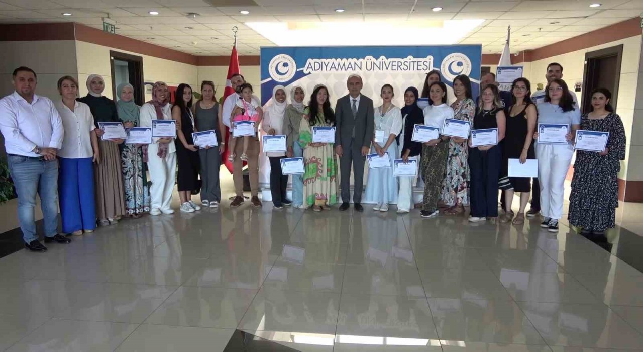 14 ülkeden gelen uluslararası öğrenciler Türkçe yaz okulunda ağırlandı