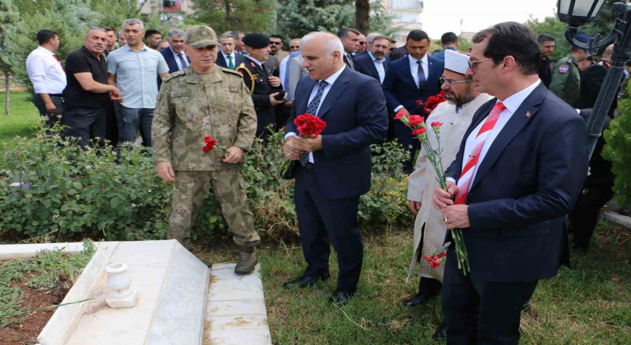 15 Temmuz şehitleri Diyarbakırda dualarla anıldı