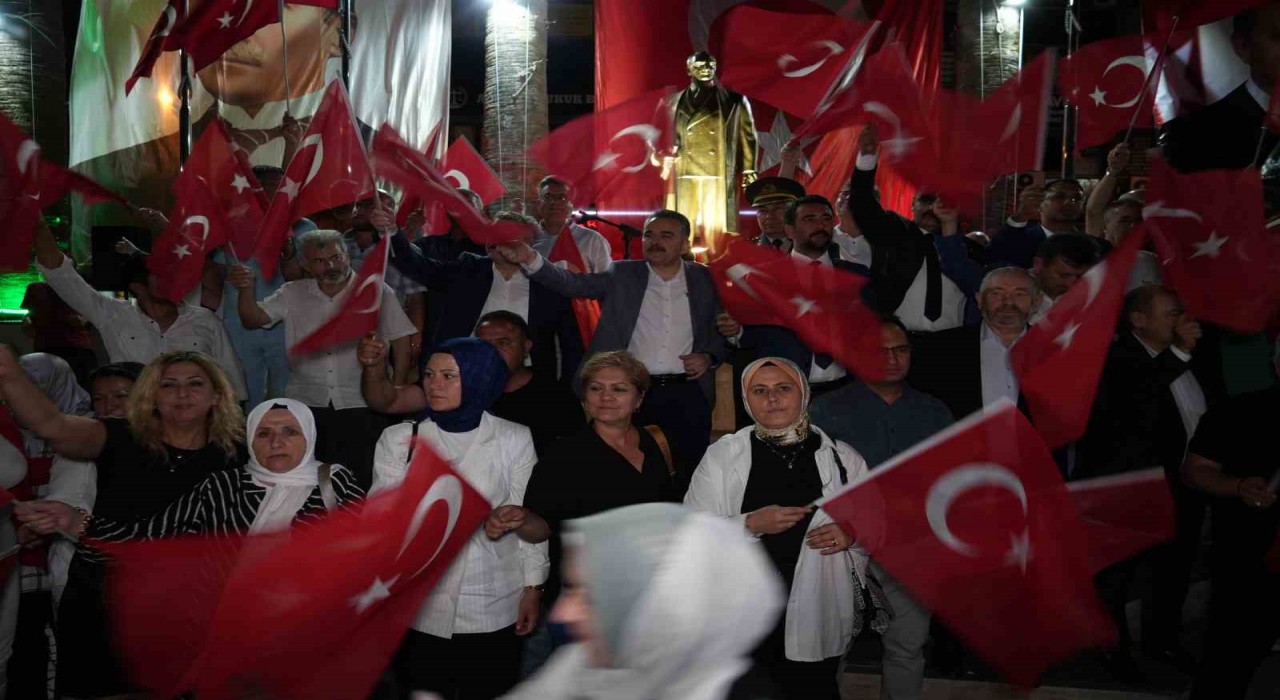 15 Temmuzda Edremitte birlik ve beraberlik mesajı