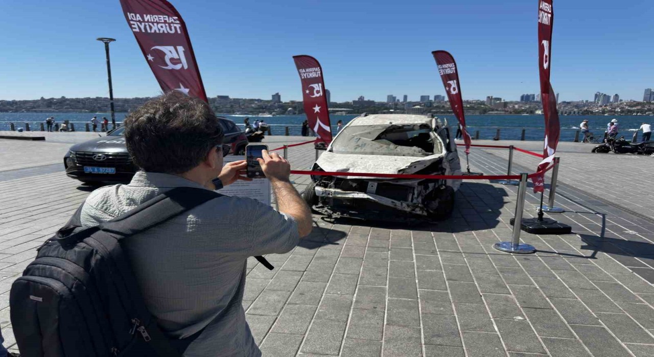 15 Temmuzda tankın ezdiği otomobil Üsküdarda sergileniyor