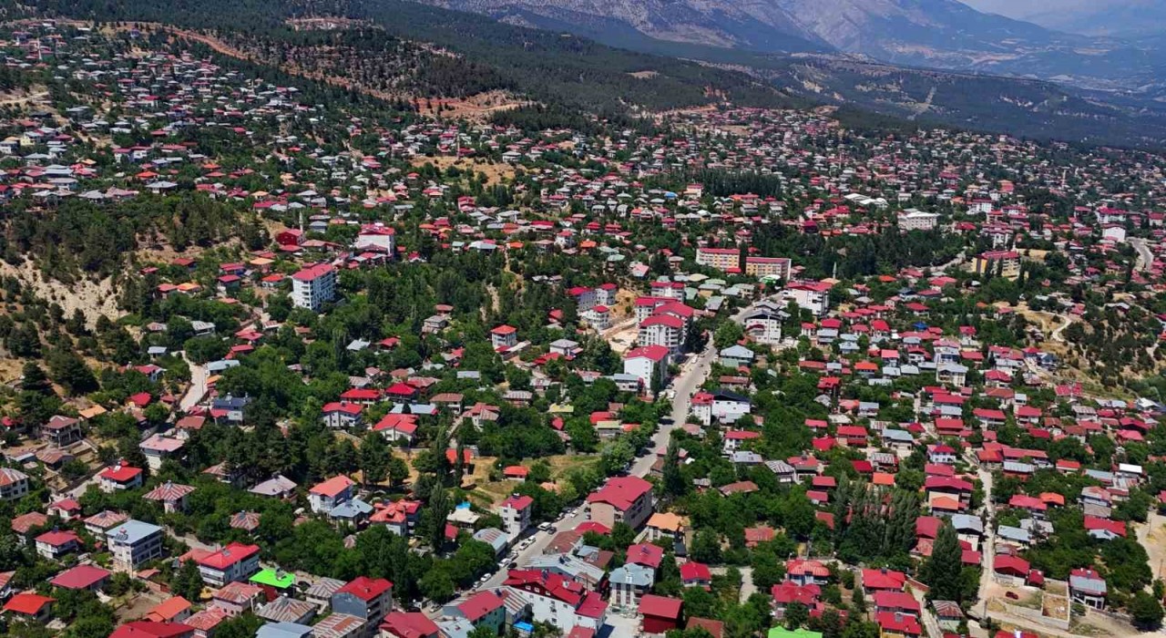 20 bin kişinin yaşadığı yaylada, sıcak nedeniyle nüfus 450 bine ulaştı