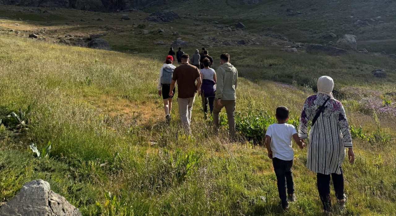 3 bin 500 rakımlı Sat Göllerinde doğa yürüyüşü