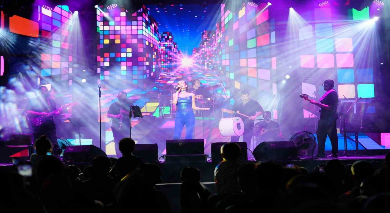 33.Uluslararası Akçaabat Müzik ve Halk Oyunları Festivalinde unutulmaz akşam