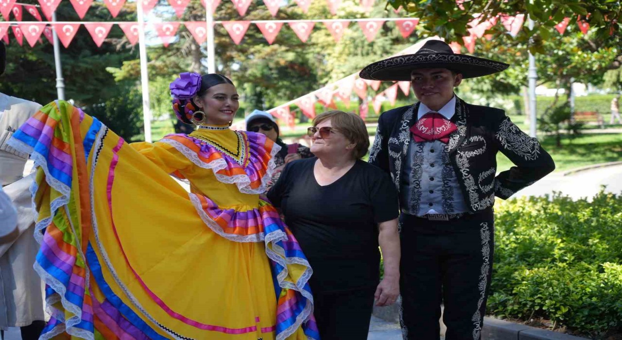 35. Uluslararası Halk Oyunları Festivali Samsunda başladı