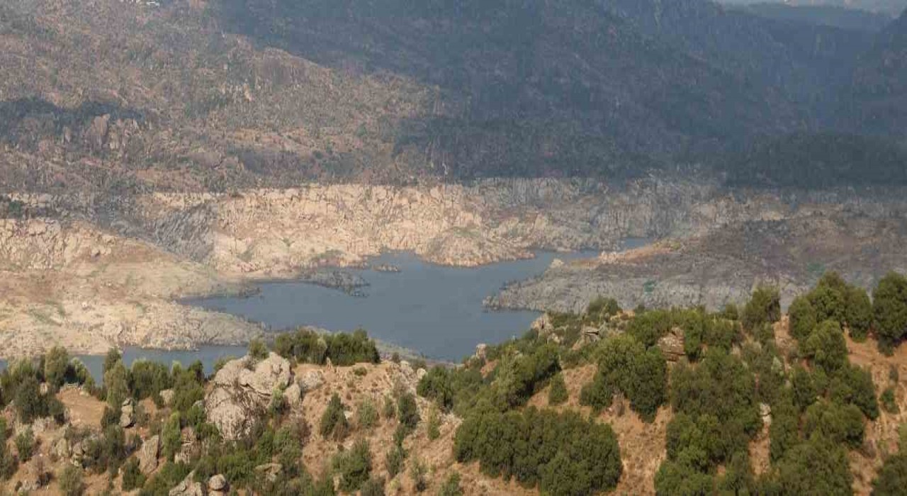 350 milyon metreküp depolama hacmine sahip Adnan Menderes Barajında doluluk seviyesi yüzde 12ye düştü