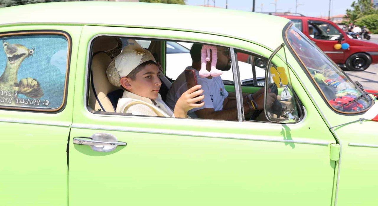 529 yıllık sünnet geleneği Sivasta yaşatıldı, 34 çocuk doyasıya eğlendi