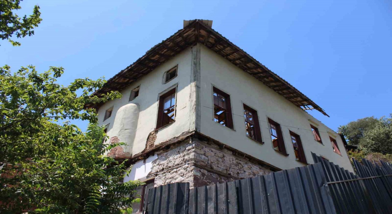 6 yıldır kapalı olan tarihi camide bekleyiş sona erdi