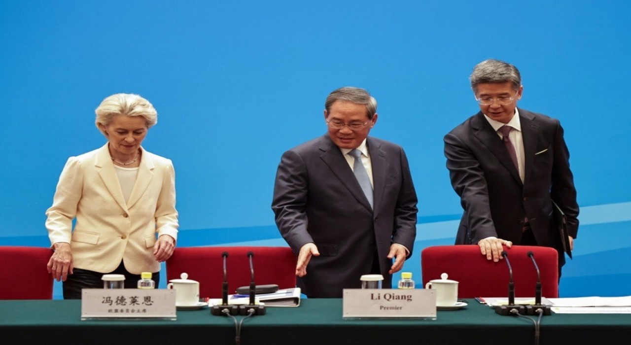 Von der Leyen: Çin Rusya’yı Müzakereye Zorlamalı