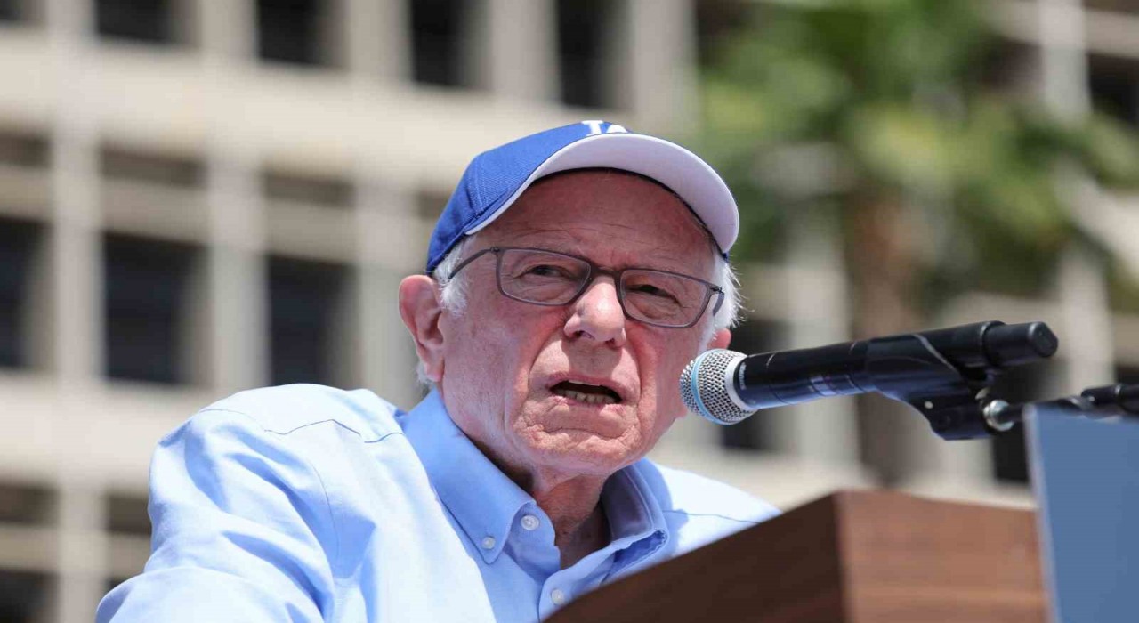 ABDli Senatör Sanders: Trumpın ağırladığı adam, modern tarihin canavarlarından biri olarak anılacak bir savaş suçlusu