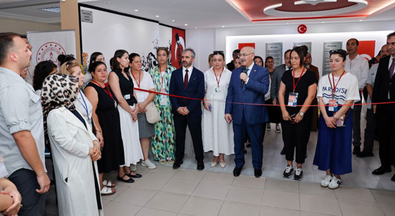 Adana Valisi Köşger’den Halk Eğitim Kurslarına Destek