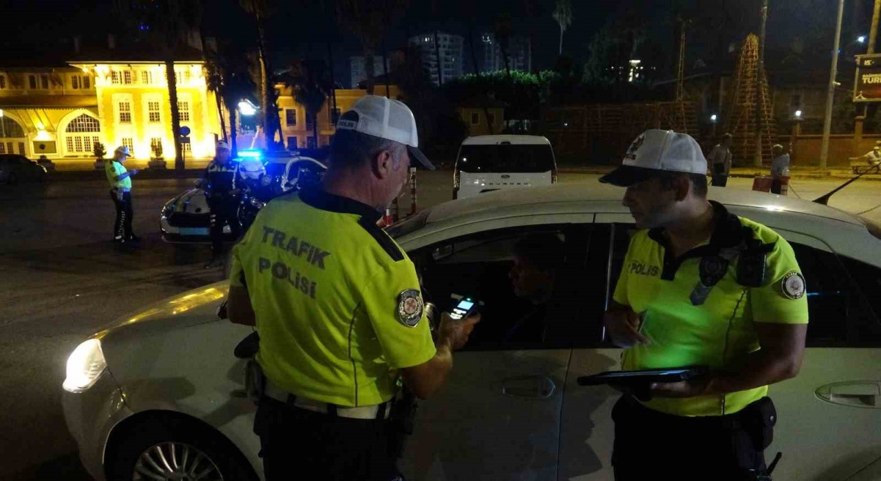 Adanada alkol ve ışık donanımı uygulaması: 98 kişiye 596 bin 659 TL ceza