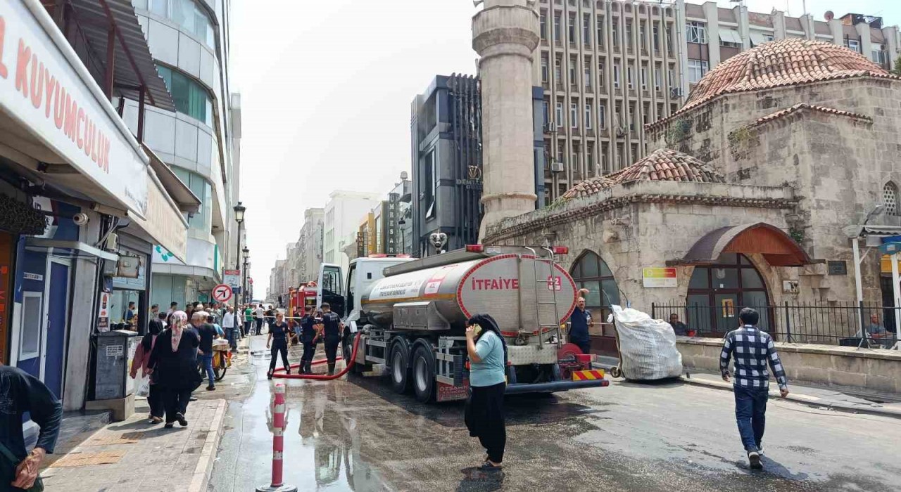 Adanada kuyumcudaki yangın paniğe neden oldu