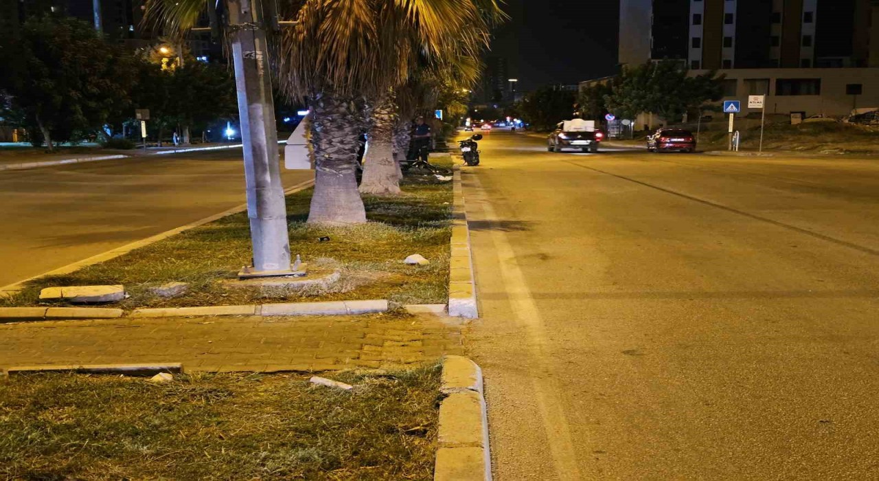 Adanada motosiklet ile bisiklet çarpıştı: 1 ölü, 1 yaralı