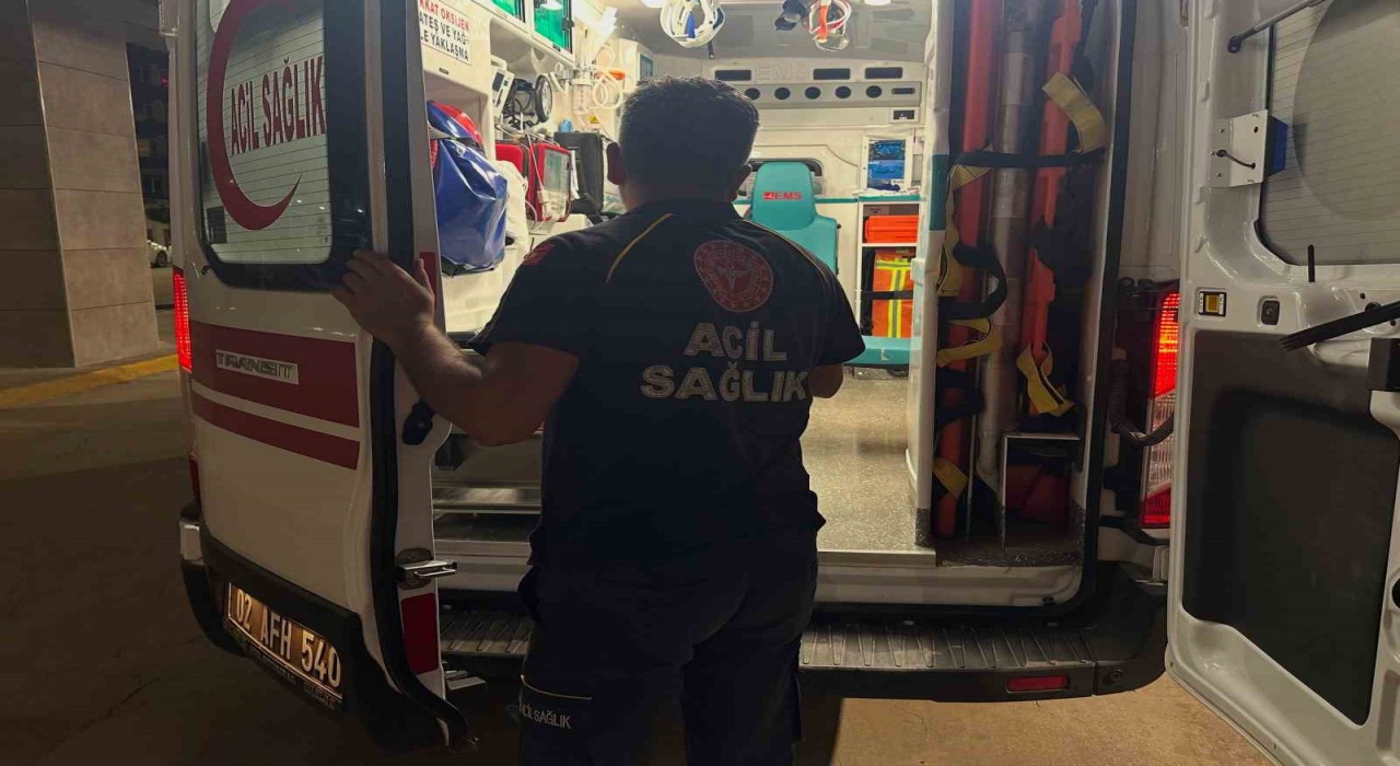 Adıyamanda çapa motoru devrildi: 4 yaralı