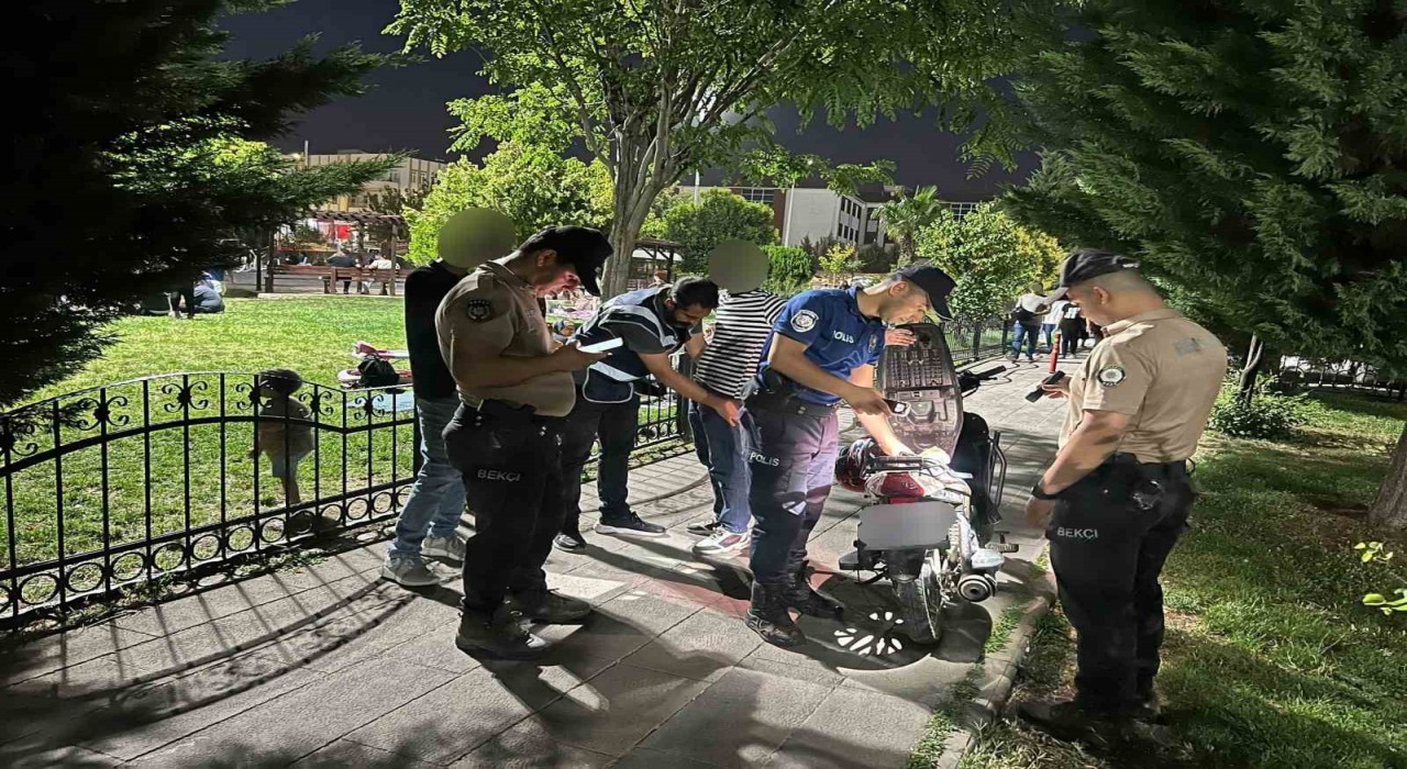Adıyamanda Huzurlu Sokaklar-12 uygulaması yapıldı