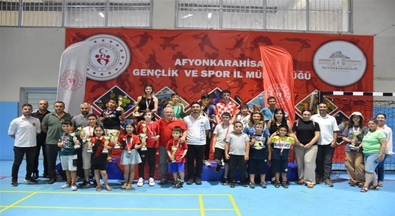 Afyonkarahisarda 15 Temmuz Anısına Satranç ve Eskrim turnuvaları düzenlendi