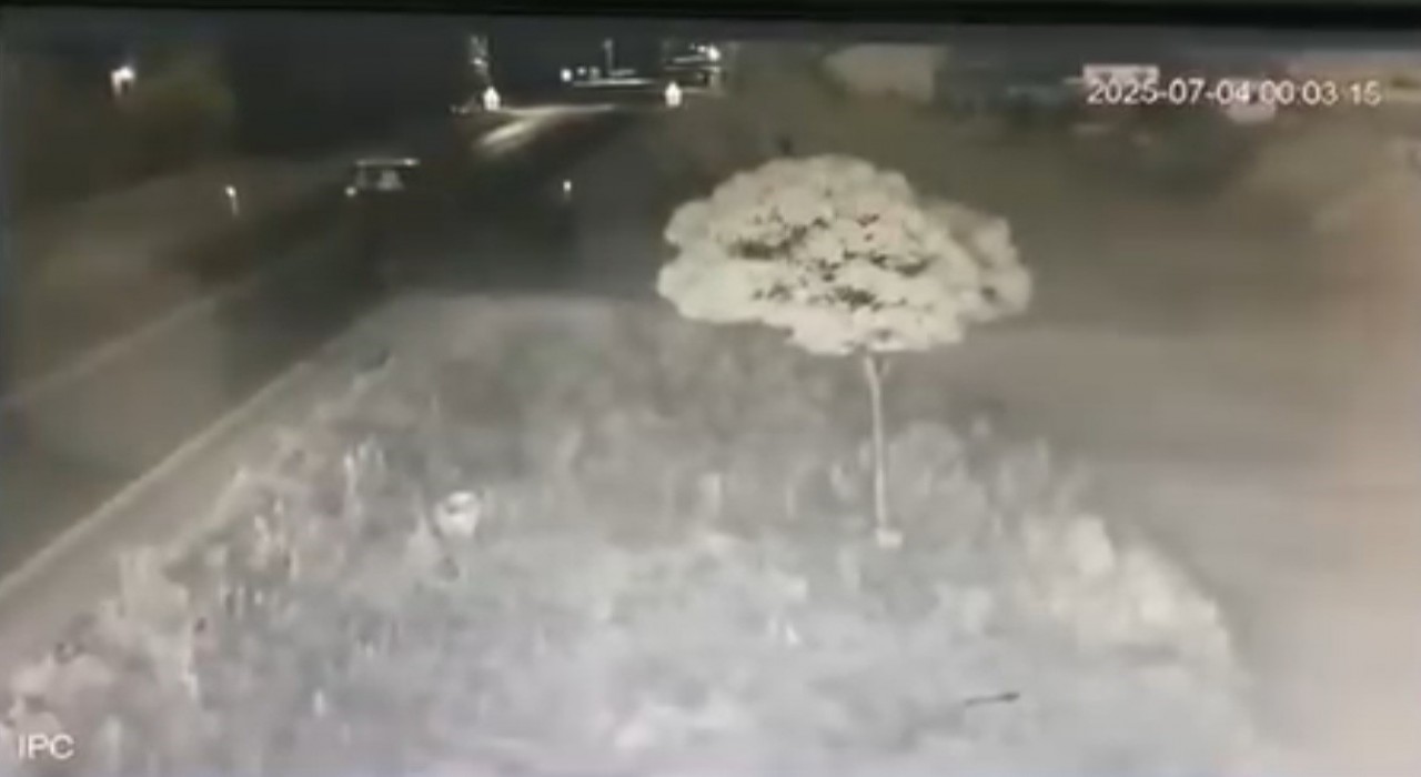 Afyonkarahisarda otomobil traktör römorkuna çarptı: 3 kişi yaralandı
