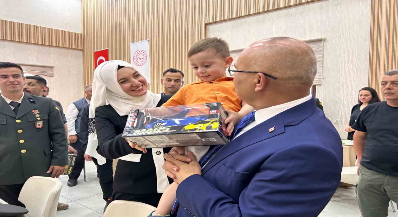 Ağrıda 15 Temmuz şehitleri anısına yemek programı düzenlendi