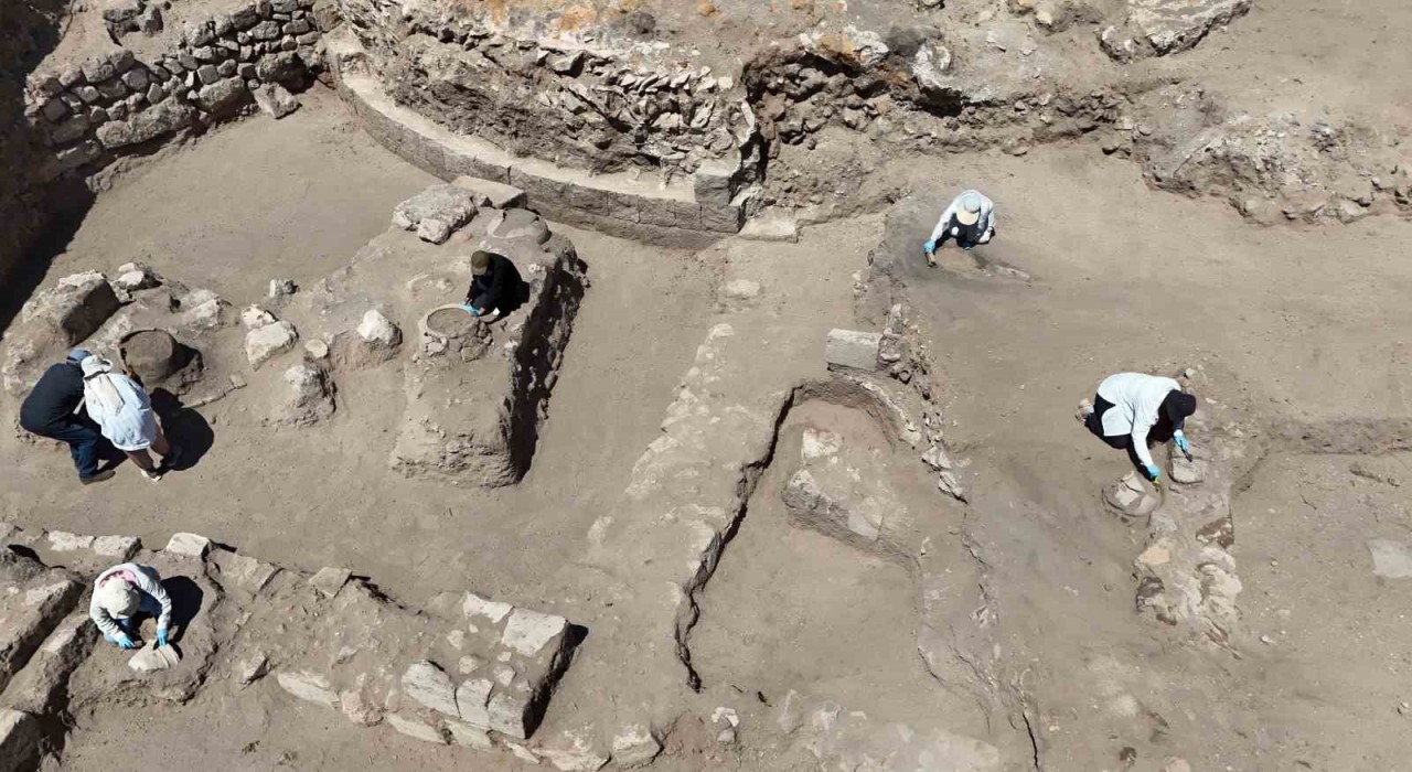 Ahlat Selçuklu Kalesinde başlatılan kazılar tarihe ışık tutacak