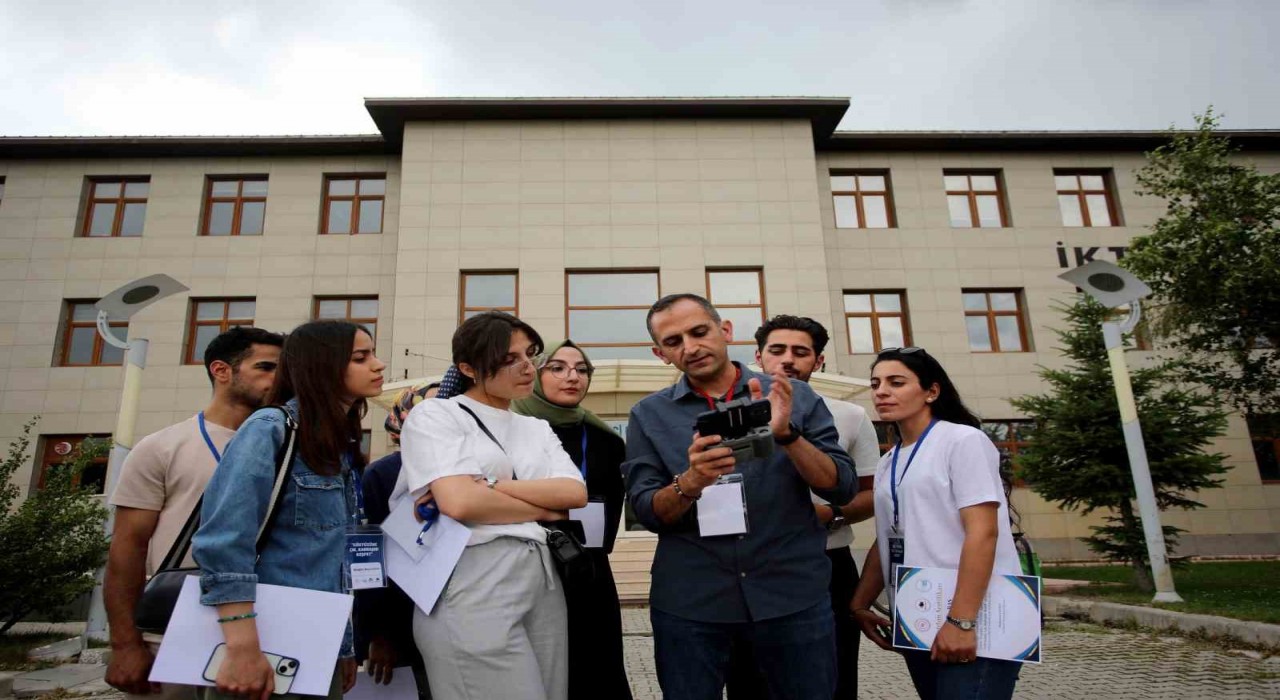 AİÇÜde Gökyüzüne Çık, Kadrajını Keşfet projesi ile dron ve video eğitimi verildi