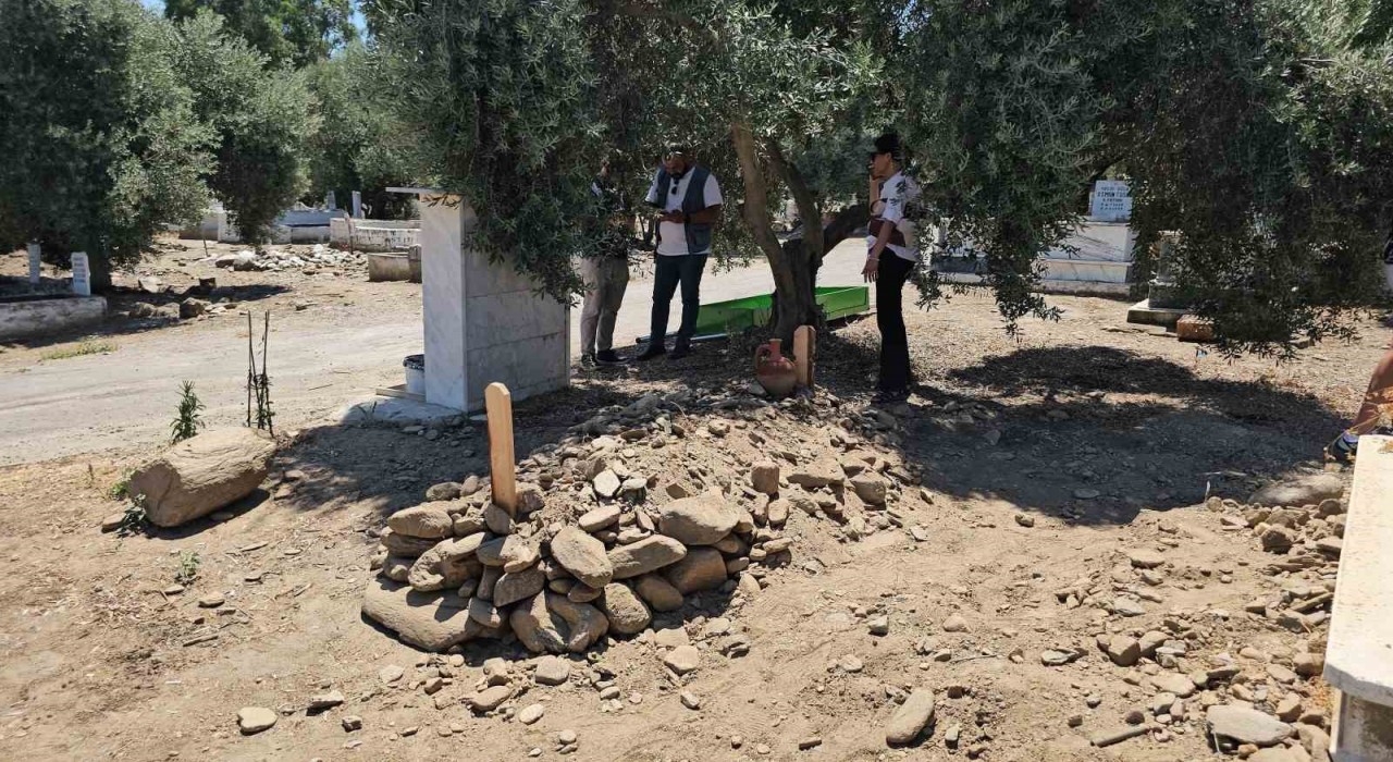 Ailesini yakarak katletmişti, gizlice defnedildi