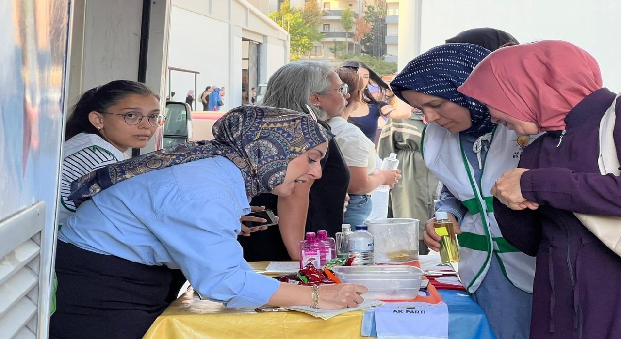 AK Parti üyelik standına büyük ilgi