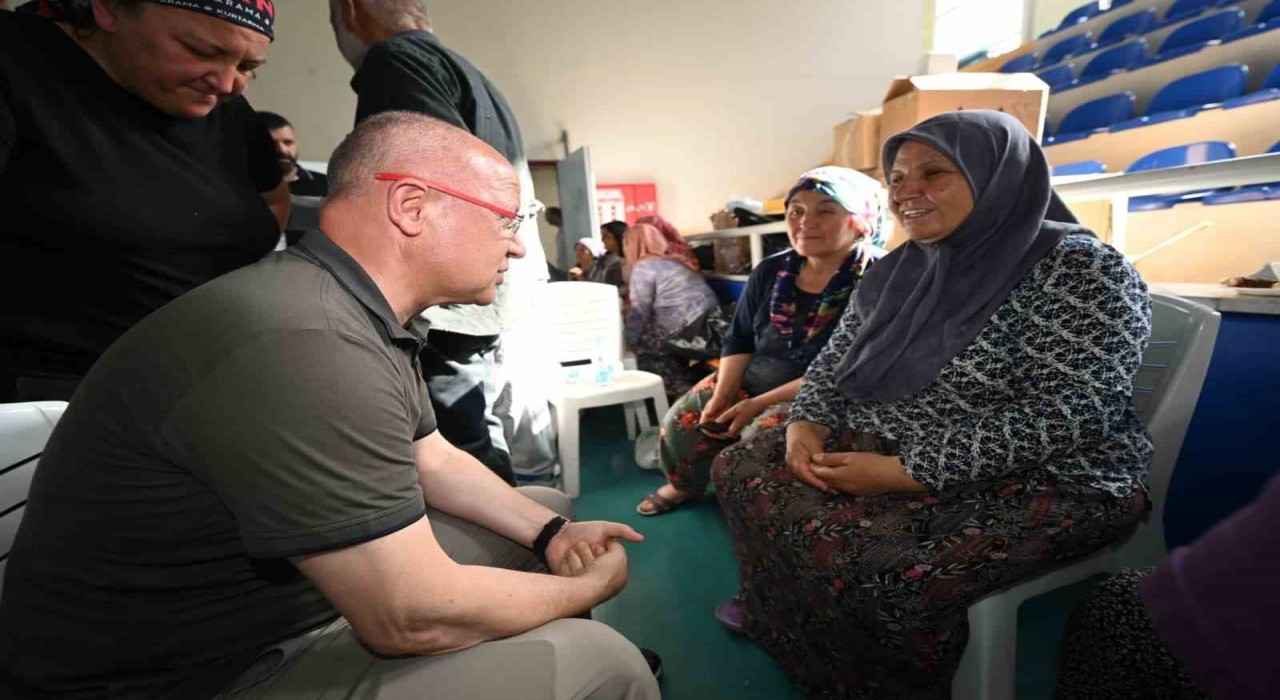 AK Partiden yangın bölgelerine çıkarma