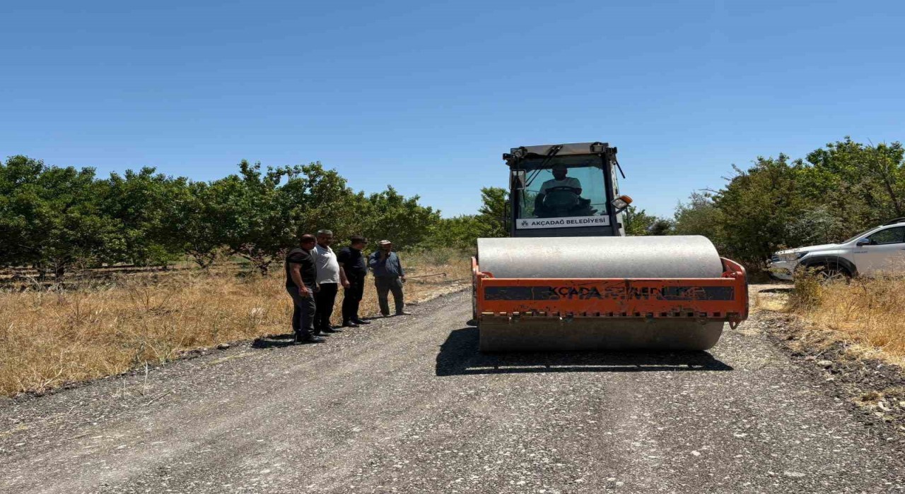 Akçadağın Bahri Mahallesinde yollar yenileniyor