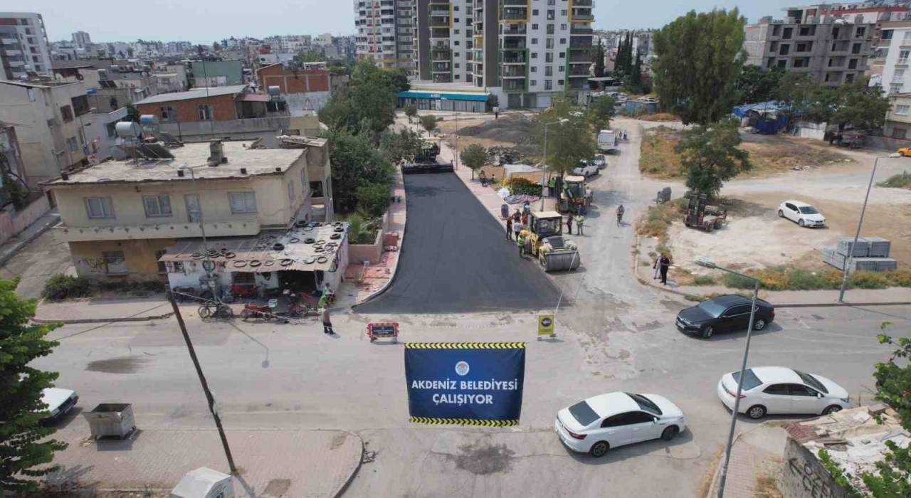 Akdenizde asfalt çalışmaları sürüyor