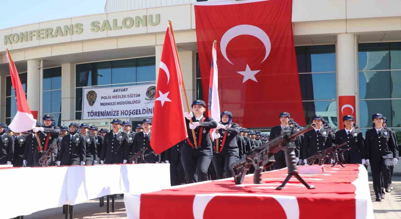 Akyurt POMEMin yeni mezun kadın polisleri yemin ederek göreve başladı
